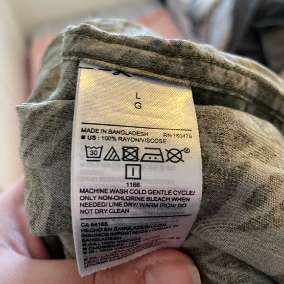 Old navy button down - Picture 3 of 4